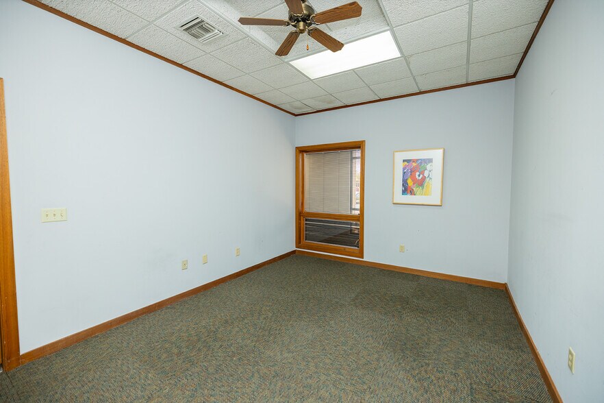 More Photos Of 1020 N Main St, Wichita Medical For Sale