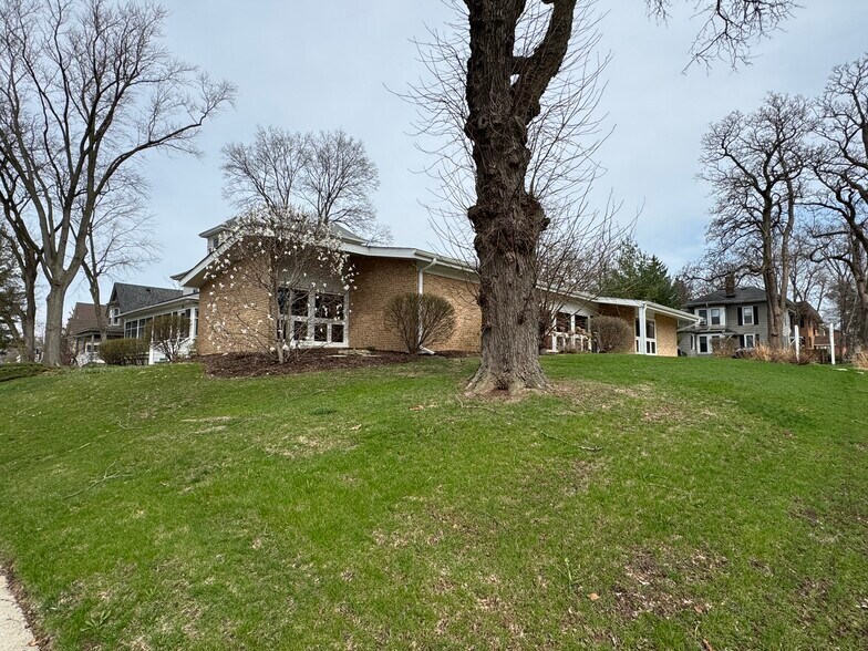 More Photos Of 207 Webster St, Batavia Office Residential For Lease