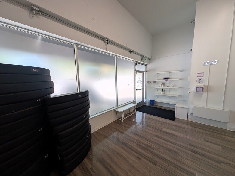 More Photos Of 364-366 Grand Ave, Oakland Storefront Retail Office For Lease
