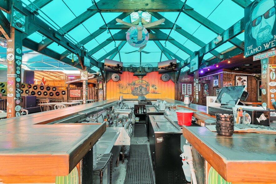 More Photos Of 4 Charles St, Key West Specialty For Lease