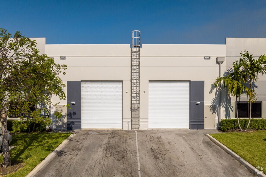 More Photos Of 3420 NW 27th Ave, Pompano Beach Unknown For Lease