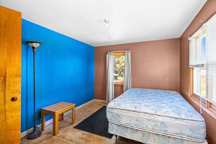 More Photos Of 4892 MN-61 N, Beaver Bay Specialty For Sale
