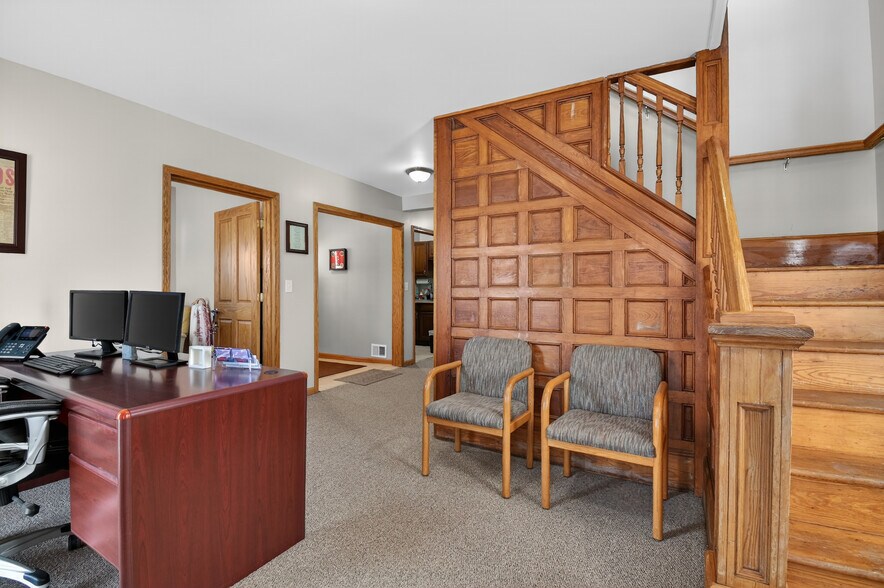 More Photos Of 175 2nd St, Belleville Office For Sale