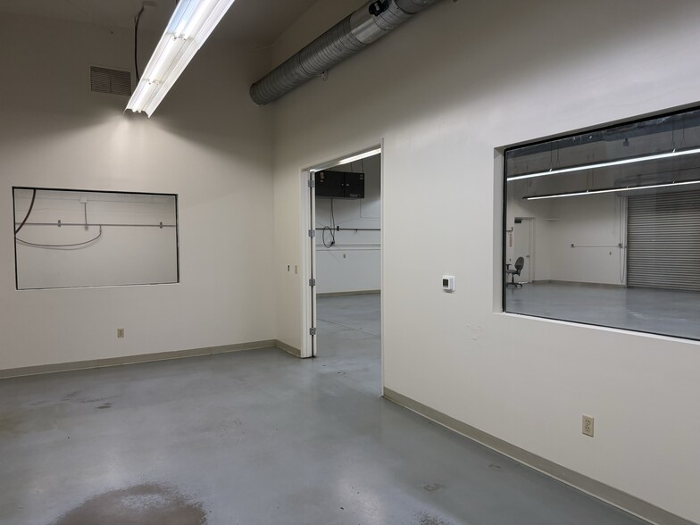 More Photos Of 552 Hi Tech Pky, Oakdale Warehouse For Lease