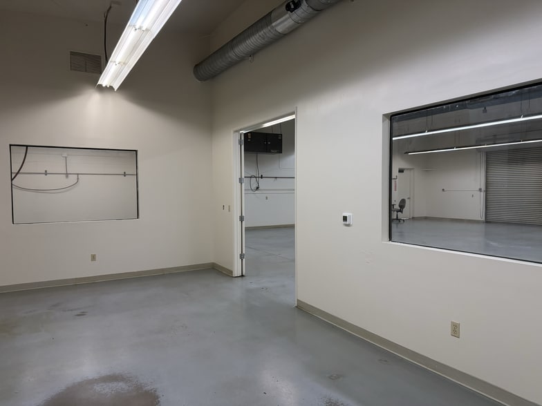 More Photos Of 552 Hi Tech Pky, Oakdale Warehouse For Lease