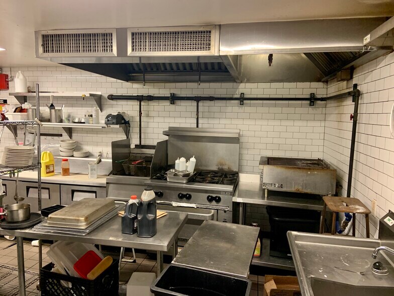 More Photos Of 15-19 Wyckoff Ave, Brooklyn Warehouse For Lease