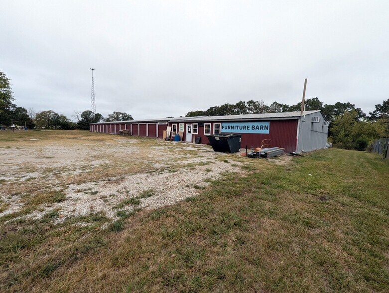 More Photos Of 22889 MO-64 Hwy, Hermitage Self Storage For Sale