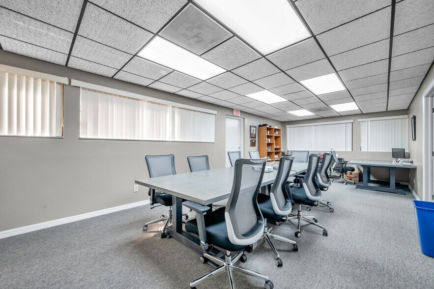 More Photos Of 2139 NE Coachman Rd, Clearwater Office For Sale