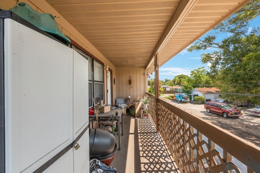 More Photos Of 1626 49th St S, Gulfport Storefront Retail Residential For Sale