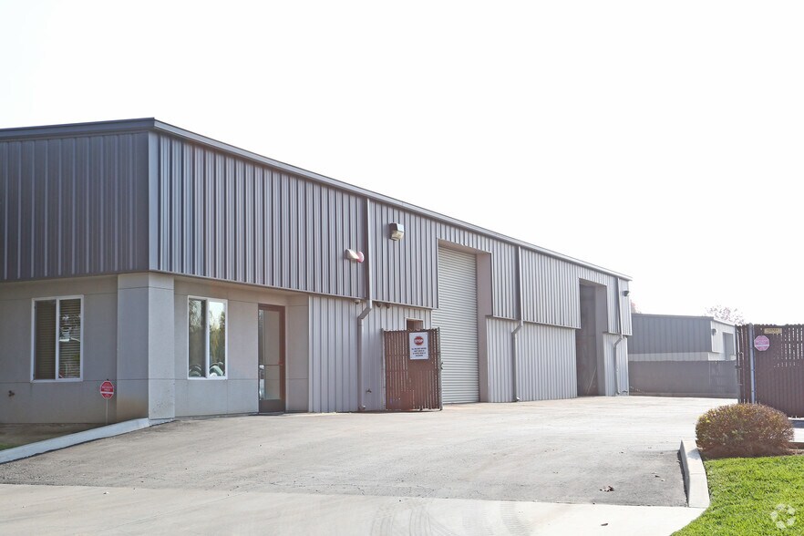 More Photos Of 9817 W Grove Ave, Visalia Warehouse For Lease