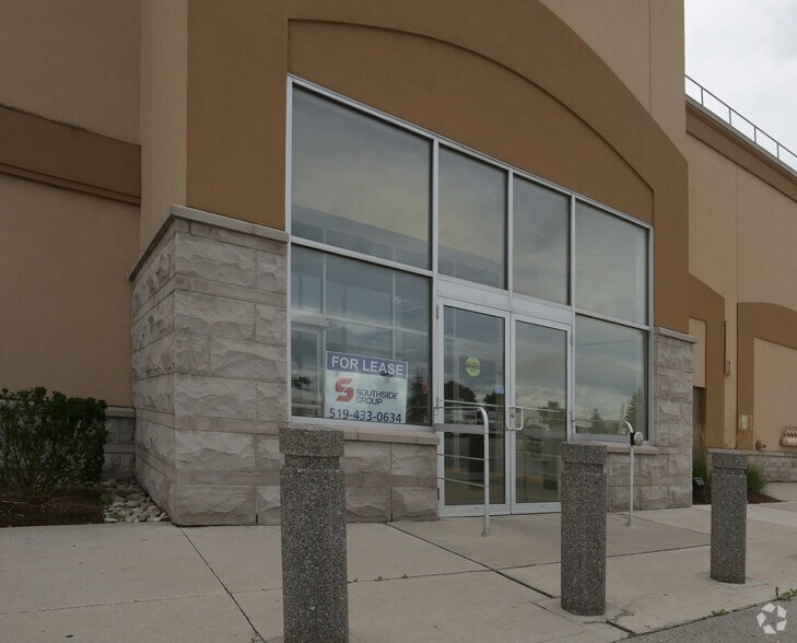 More Photos Of 1040 Wharncliffe Rd S, London Storefront For Lease