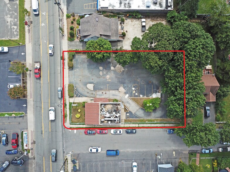 More Photos Of 336 Larkfield Rd, East Northport Freestanding For Lease