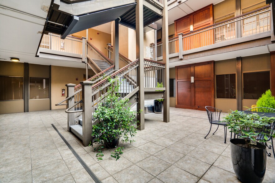 More Photos Of 705 S 9th St, Tacoma Office For Sale