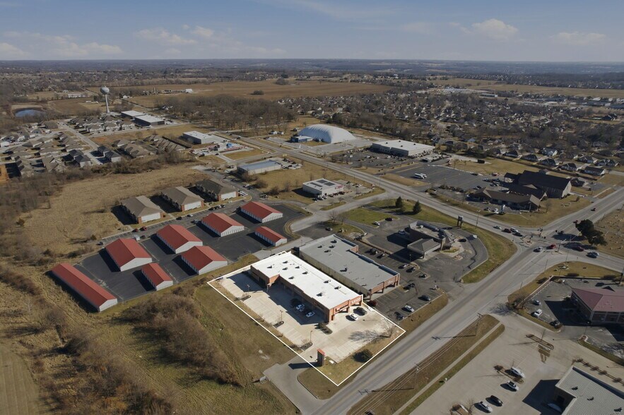 More Photos Of 5540-5550 N Farmer Branch Rd, Ozark General Retail For Sale