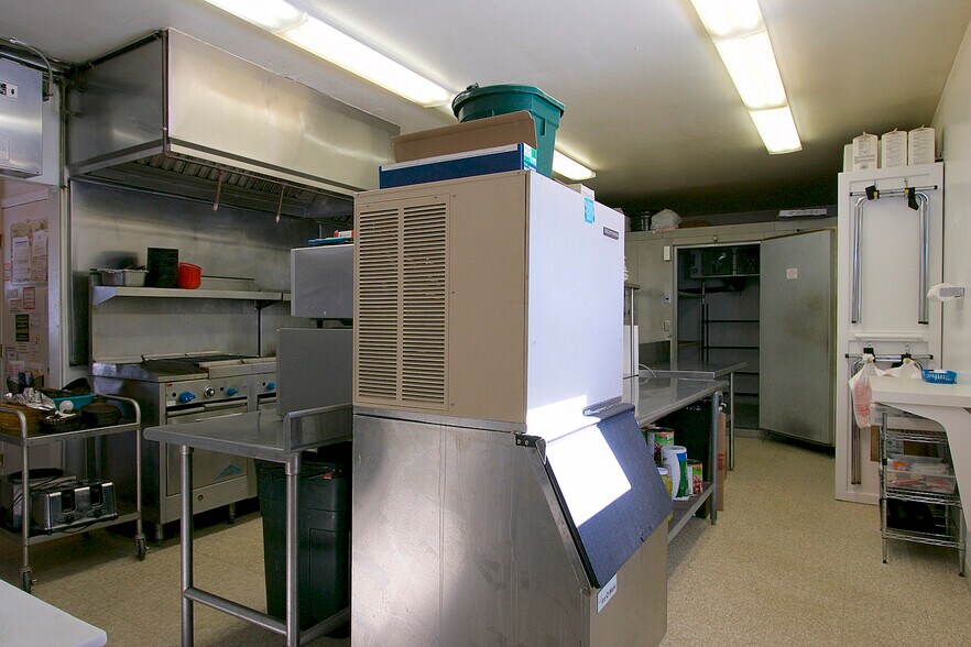 More Photos Of 31886 County Road 3, Eagle Bend Showroom For Sale