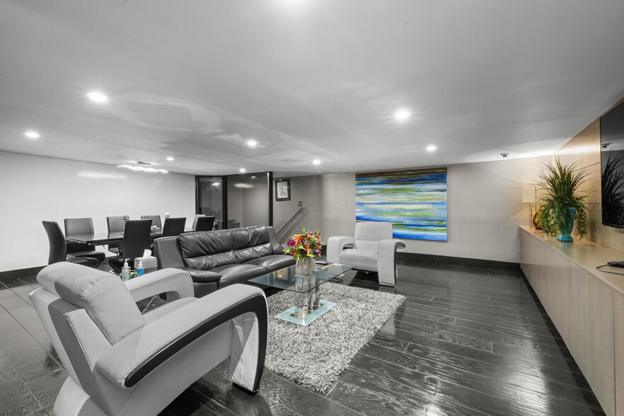 More Photos Of 5739 Tujunga Ave, North Hollywood Movie Radio TVStudio For Sale