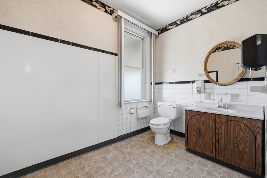 More Photos Of 101 W 9th Ave, Homestead Office For Sale