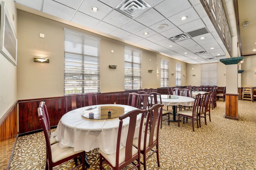 More Photos Of 2529 S 6 Hwy, Houston Restaurant For Sale