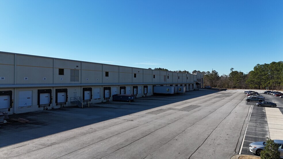 More Photos Of 7310 Oakley Industrial Blvd, Fairburn Warehouse For Lease