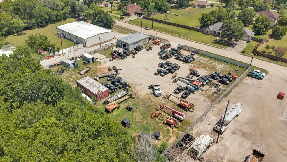 More Photos Of 201 N Walker St, Angleton Warehouse For Sale