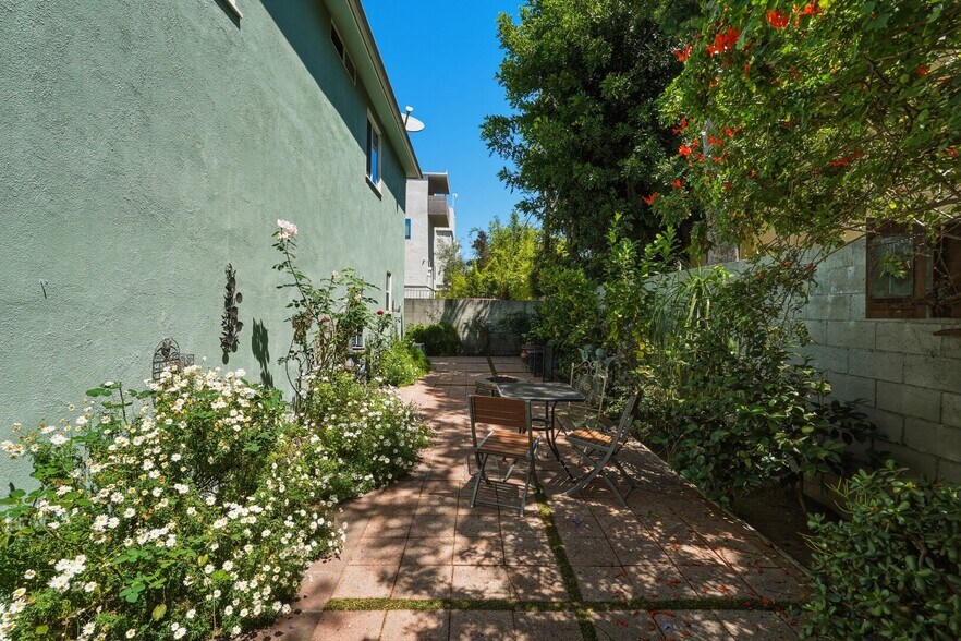 More Photos Of 5236 Bellingham Ave, Valley Village Apartments For Sale