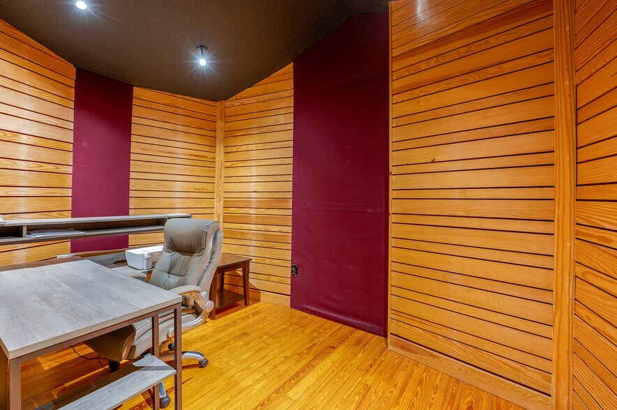 More Photos Of 2250 N Volusia Ave, Orange City Specialty For Lease