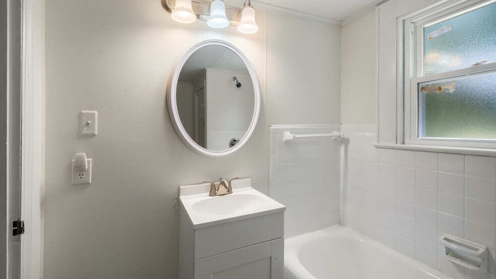 More Photos Of 10729 N Main St, Archdale Loft Creative Space For Lease