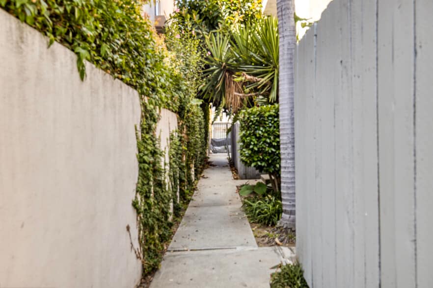 More Photos Of 1253 Federal Ave, Los Angeles Apartments For Sale