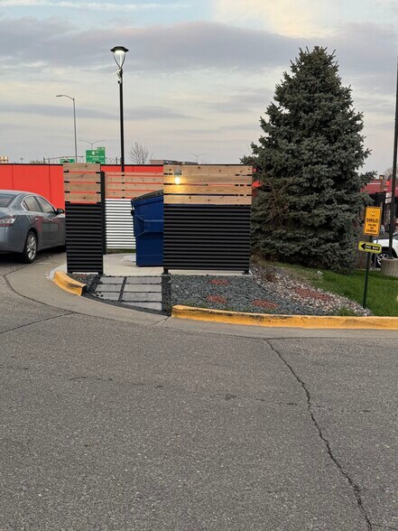 More Photos Of 615 E 14th St, Des Moines Office For Sale