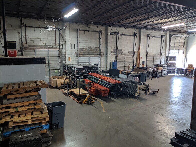 More Photos Of 217 Willow St, Nashville Showroom For Lease