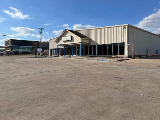 More Photos Of 909 E Milam St, Mexia Showroom For Lease