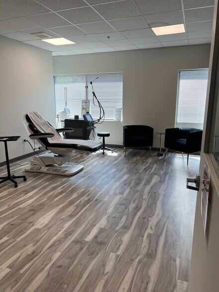 More Photos Of 1526 Atwood Ave, Johnston Medical For Lease