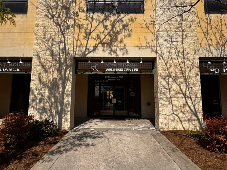 More Photos Of 684 Berkmar Cir, Charlottesville Office For Lease