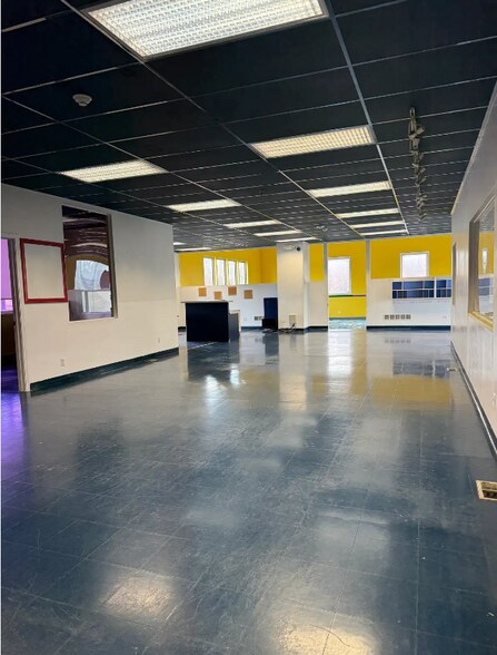 More Photos Of 4601 Hamburg Pike, Jeffersonville Amusement Park For Lease