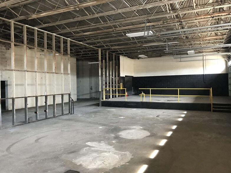 More Photos Of 2811 E 49th St, Chattanooga Showroom For Lease