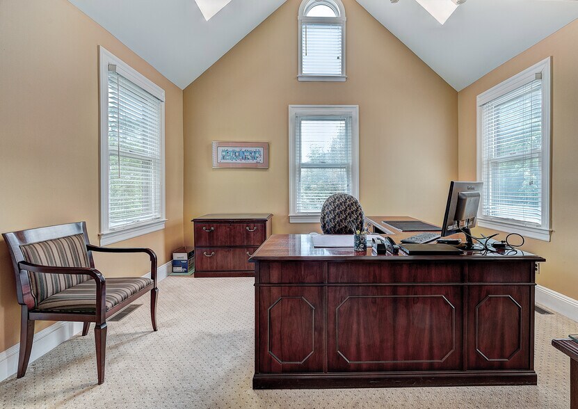 More Photos Of 24 Washington Ave, Chatham Office For Sale