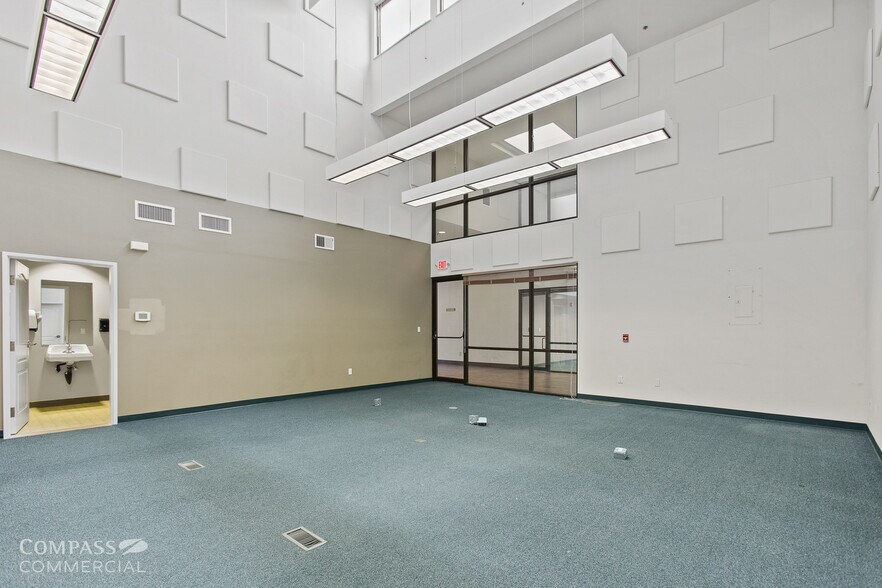 More Photos Of 2698 NE Courtney Dr, Bend Medical For Lease