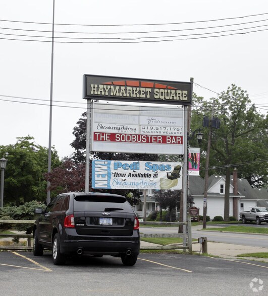 More Photos Of 5758 Main St, Sylvania Storefront For Sale