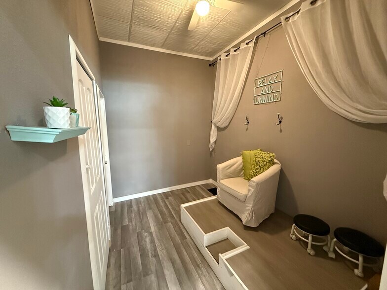 More Photos Of 413 Main St, Scribner Storefront For Sale