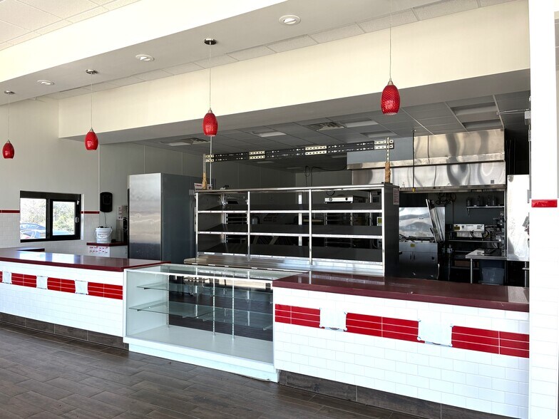 More Photos Of 2241 E Austin St, Giddings Storefront Retail Office For Lease