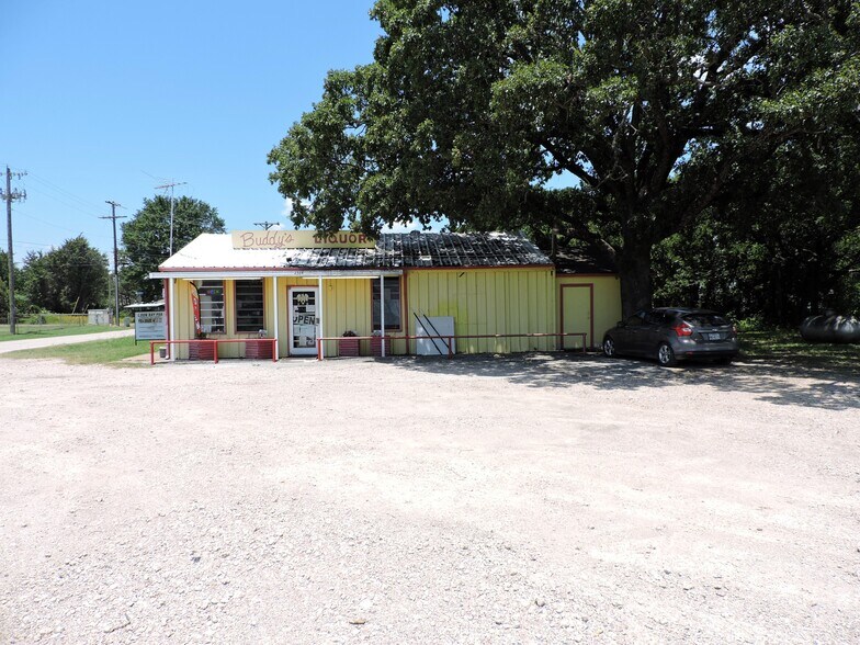 More Photos Of 2324 W Main St, Gun Barrel City General Retail For Sale