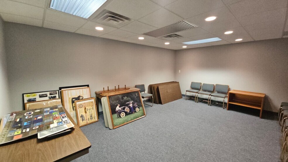 More Photos Of 6721 N Merriman Rd, Garden City Office For Sale