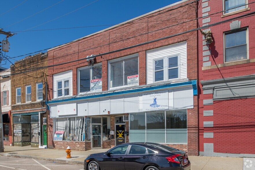More Photos Of 369 Bank St, New London Storefront Retail Residential For Lease