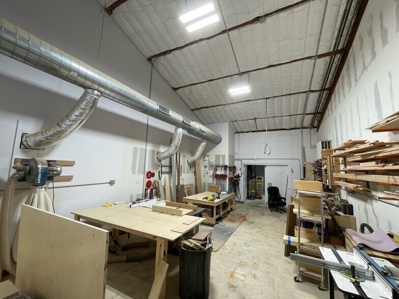 More Photos Of 2118 Mannix Dr, San Antonio Showroom For Sale