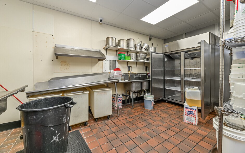 More Photos Of 2615 Freeport Rd, Natrona Heights Bar For Lease