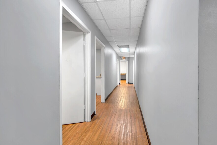 More Photos Of 949 Lane Ave S, Jacksonville Medical For Lease