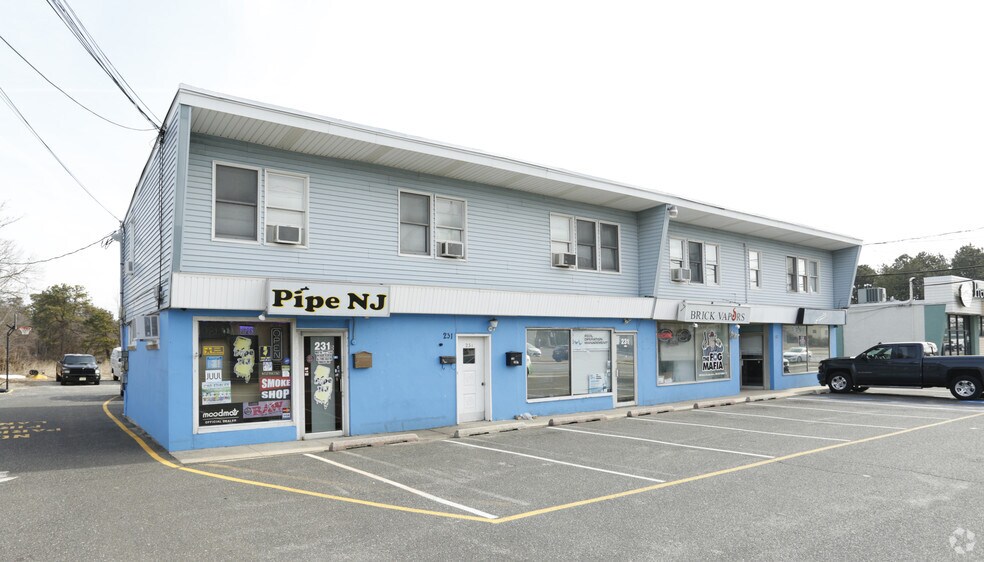 More Photos Of 231 Chambers Bridge Rd, Brick Unknown For Lease