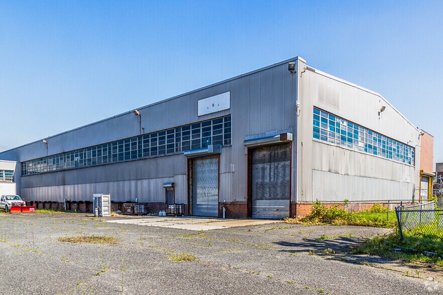 More Photos Of 7 Slater Dr, Elizabeth Warehouse For Lease