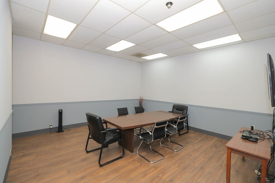 More Photos Of 4950 W Pershing Rd, Cicero Warehouse For Lease