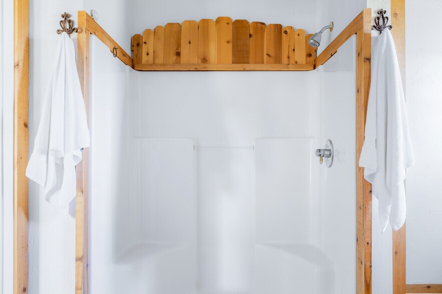 More Photos Of 9695 US-290 Hwy, Hye Land For Sale